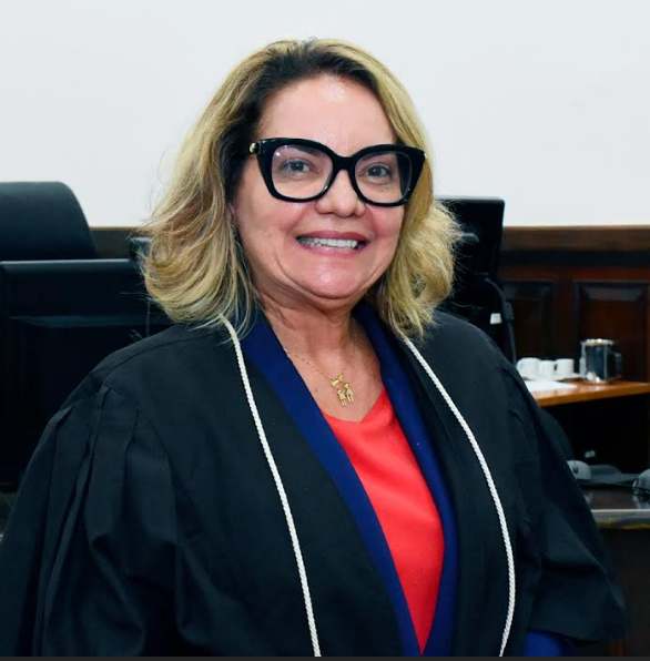 Túlia Gomes de Souza Neves