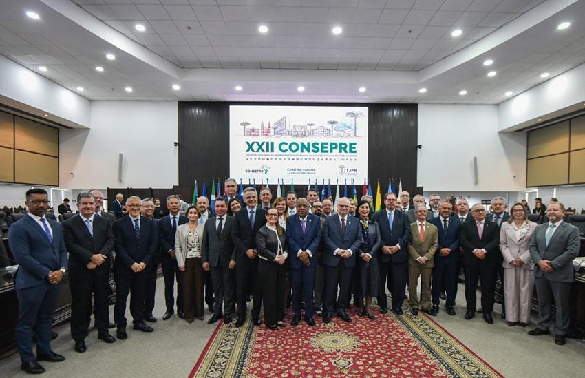 Leitura da Carta de Curitiba encerra o XXII Consepre; evento contou com a presença do ministro Edson Fachin
