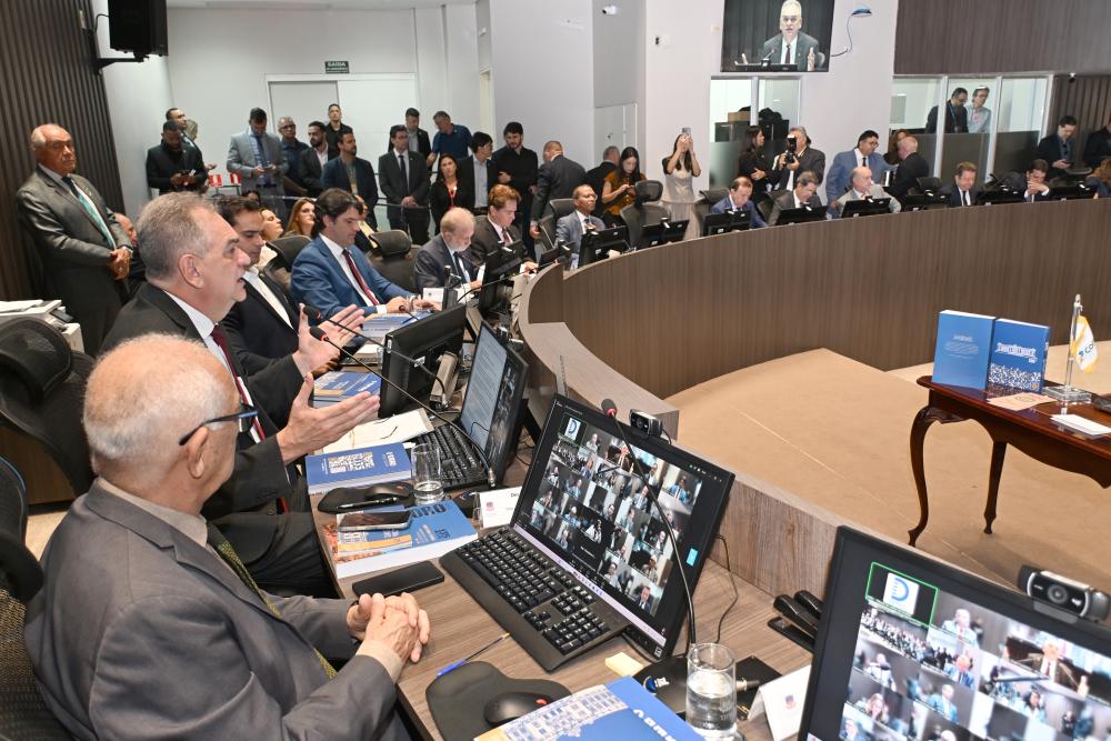 TJPB comemora 135 anos com lançamento de selo, publicações e moeda comemorativa