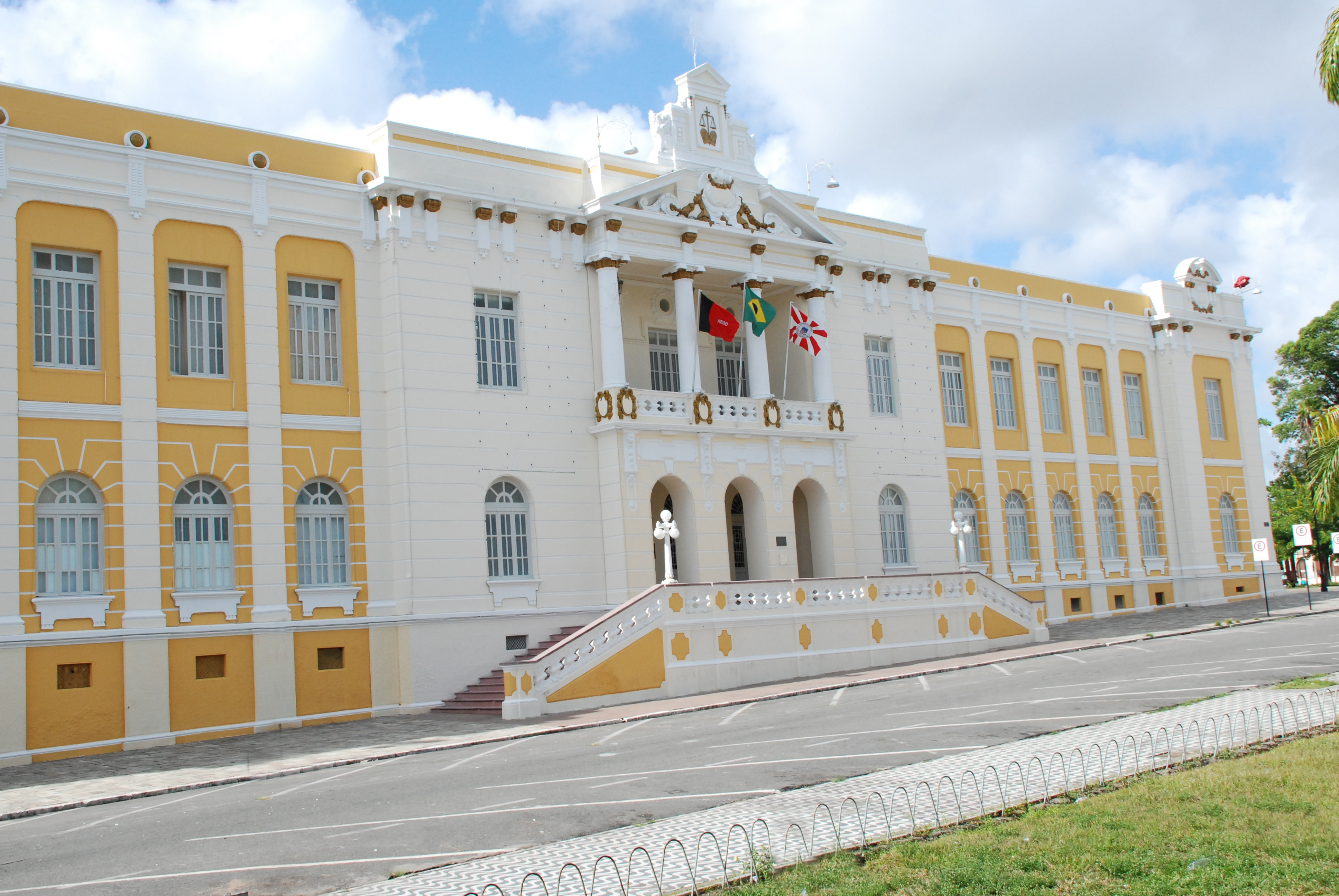 Foto da fachada do prédio do Tribunal de Justiça da Paraíba