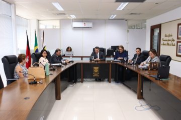 Foto da reunião na sala de Sessão do MP-PB 