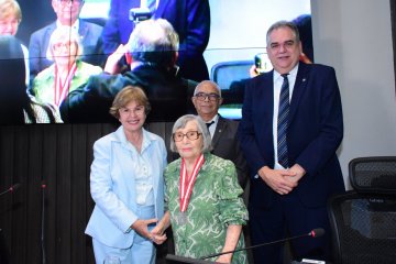 Foto da entrega da medalha