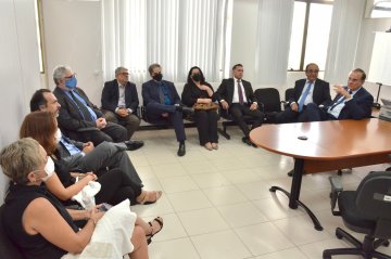 Presidente Saulo Benevides em reunião com magistrados do Fórum Regional de Mangabeira 