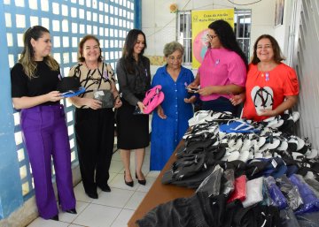 Imagem da entrega de donativos 