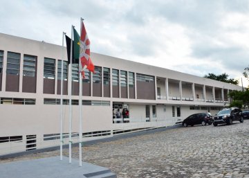 Foto da fachada do Fórum da Infância e Juventude de Campina Grande