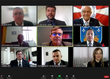 Foto de reunião da comissão de segurança 