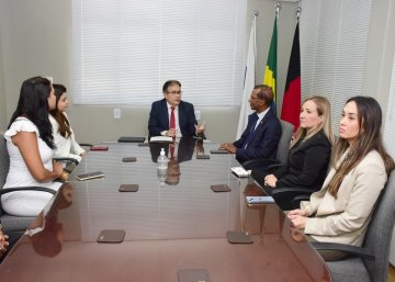 Juízas auxiliares acompanharam o presidente na visita 