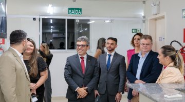 Juiz Hugo Zaher conhecendo o NAI do Ceará 