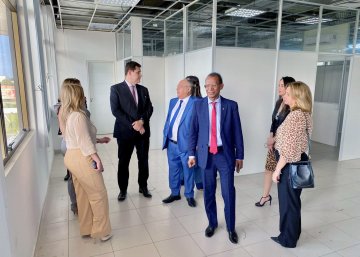 Desembargador João Benedito com auxiliares durante visita