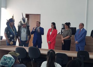 Entrega de certidões de nascimento em Conde