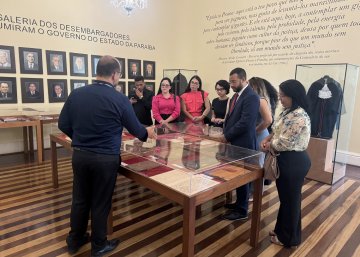 Foto da visita de estudantes ao Museu