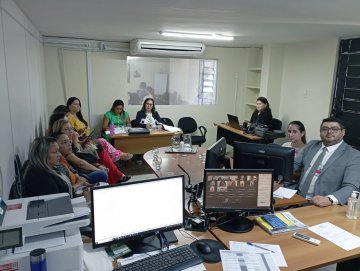 Profissionais de Rede de Proteção à Criança e ao Adolescente