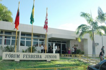 Imagem da fachada do Fórum de Cajazeiras