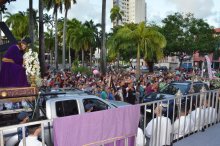 Encontro das imagens de Jesus e Maria em frente ao TJPB 