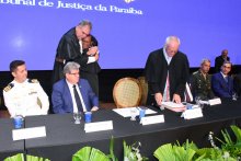 Desembargador João Benedito passa o cargo a Fred Coutinho 