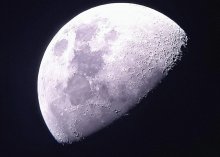 Foto da Lua captada pelo telescópio artesanal