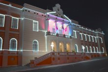 Luzes de led iluminam toda a fachada do TJPB